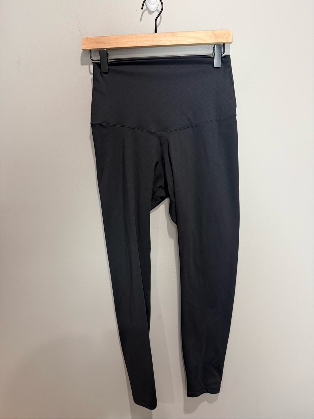 SHEFIT Black High Rise Compression Leggings 1Luxe Geometric 7/8